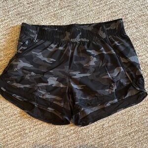Athleta Women's Black Camo Shorts